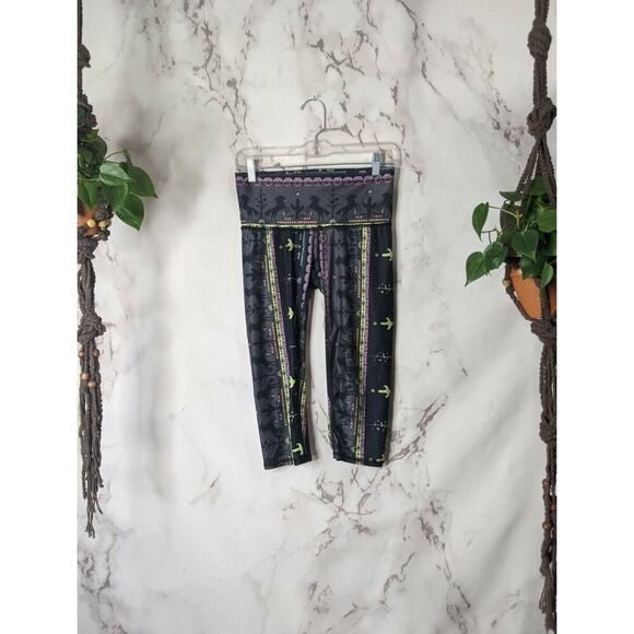 Teeki Legging Women Small Gray Crop Capri Cactus Southwest Horse Desert Wild - Picture 1 of 7